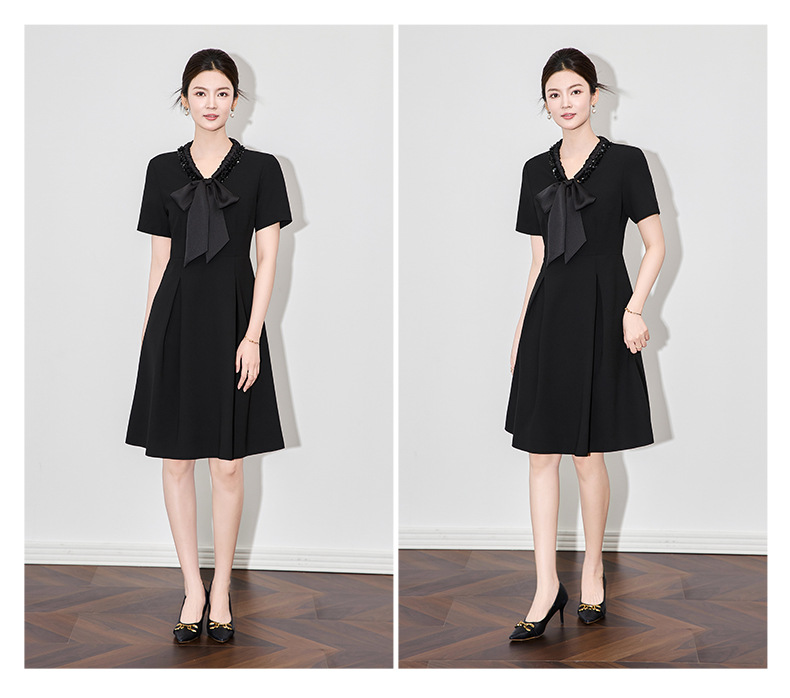 Đầm liền nữ cổ chữ V xếp ly tay lỡ, chất liệu sequin lấp lánh kiểu dáng quý bà — Màu xanh lam nhạt chi tiết 17