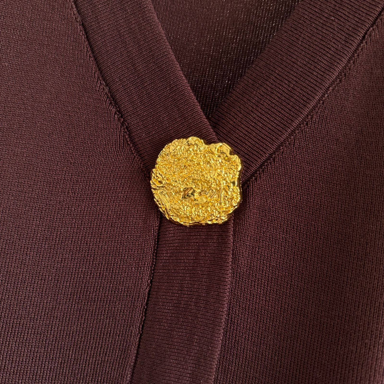 Conjunto de punto para mujer con chaleco botones oro y pantalón_voghion.com