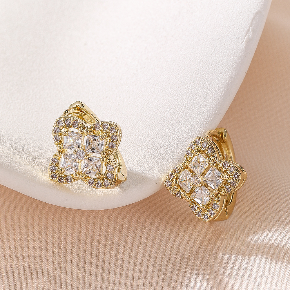 Elegant Four Leaf Clover Stud Earrings With Micro Inlaid Zircon_voghion.com