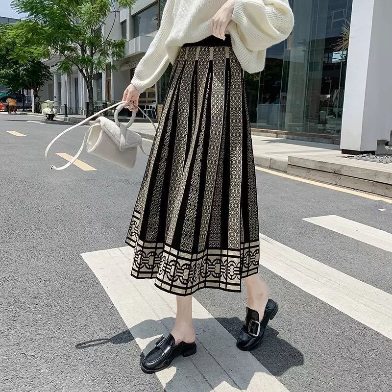 Summer knitted brace