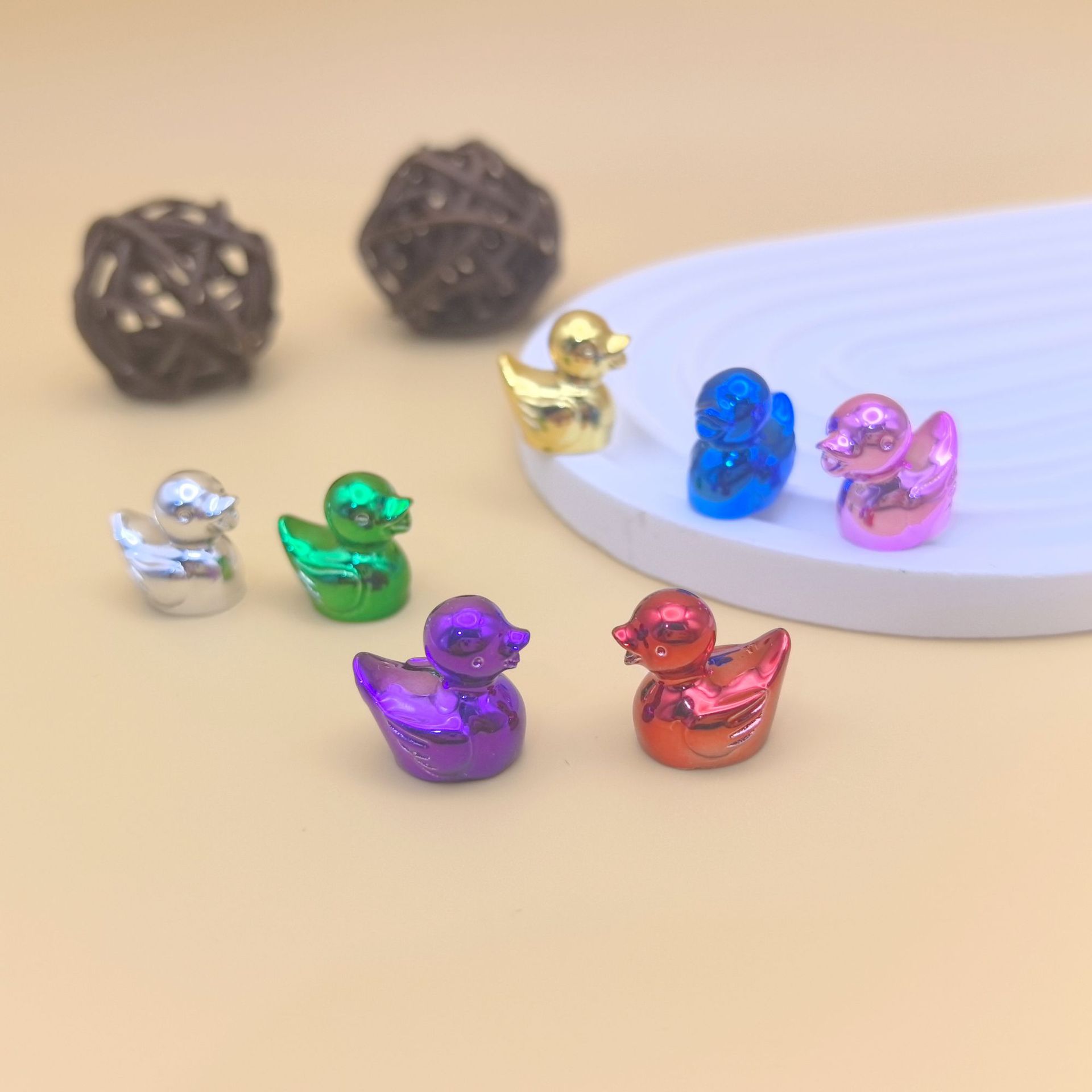 跨境热销电镀彩色实色小鸭子 diy树脂工艺品装饰萌粒汽车桌面小摆