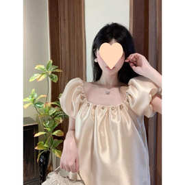 一字肩泡泡袖缎面衬衫女夏季高级感法式小上衣别致绝美娃娃衫衬衣