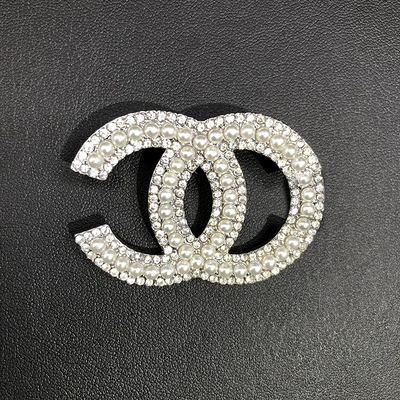 Brooch, Chanel-Style Rhinestone-Embellished Elegant Clothing – Yaxa sancaqları - silver-pearl-three-row-brooch