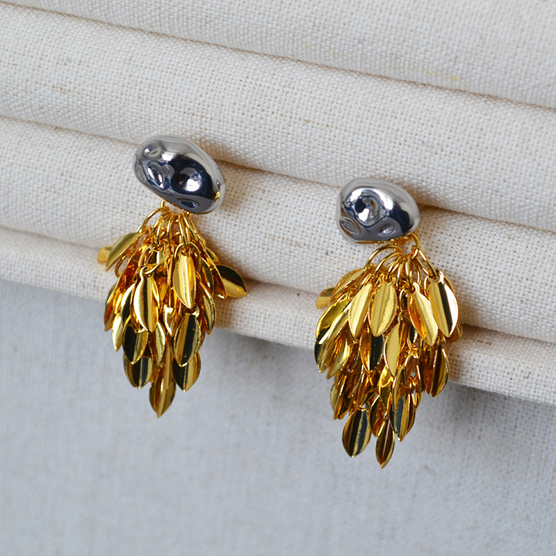 1 Pair Quantity 1 Pair Simple Style Classic Style Solid Color Tassel Plating Brass Ear Studs