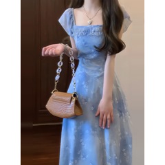 法式蓝色碎花小飞袖连衣裙子女夏季2025新款海边度假绝美漂亮长裙