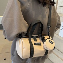2024春季新款流行手提枕头包休闲逛街单肩包女潮流运动健身斜挎包