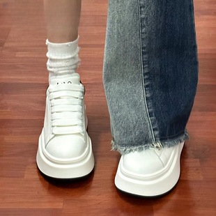 Popular Thick-Soled Mcqueen White Shoes for Women 2024 Autumn and Winter New European Station Sneakers, Comfortable and Versatile Platform Casual Shoes
