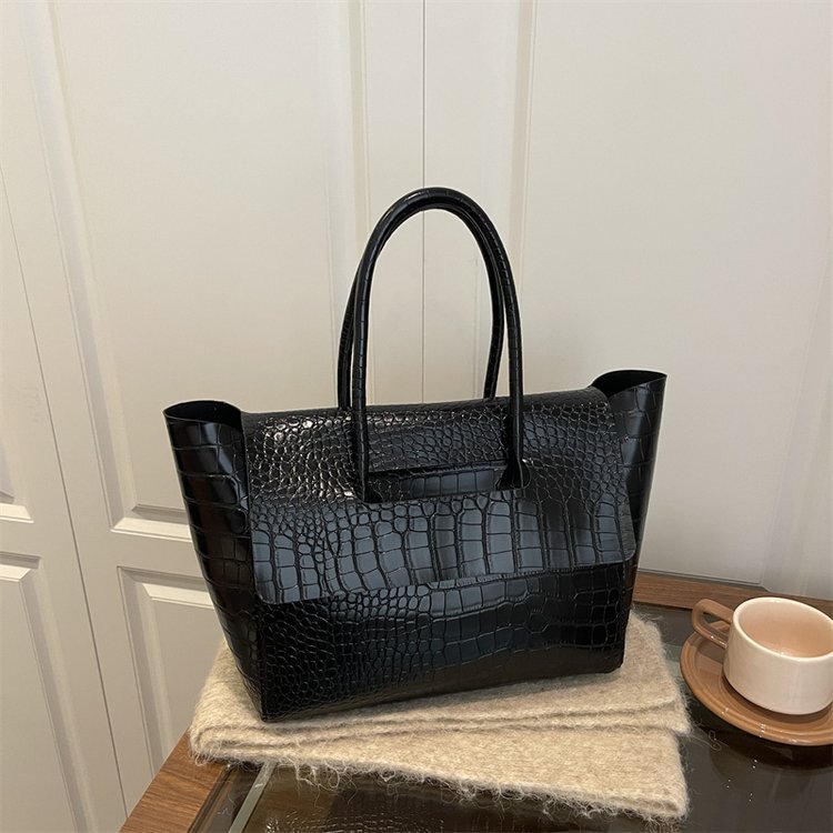 Crocodile Pattern Large-Capacity Tote Bag for Women, High-End Versatile Commuter Handbag, Retro Fashion Underarm Bag Crocodile Pattern Large-Capacity Tote Bag for Women, High-End Versatile Commuter Handbag, Retro Fashion Underarm Bag