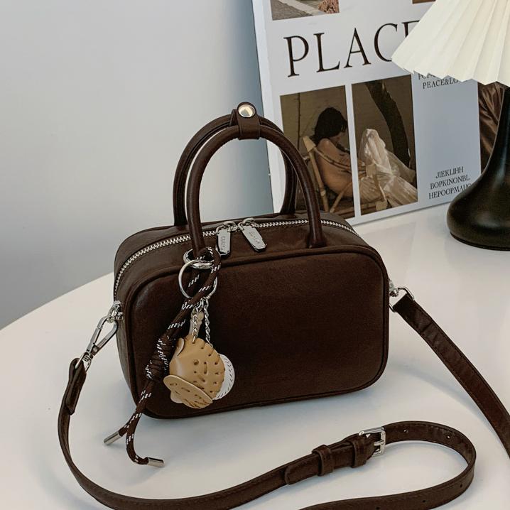 Bolso de bolos retro popular este año 2025 nuevo bolso de mujer transfronterizo nicho universal sensación de alta calidad bolso de hombro