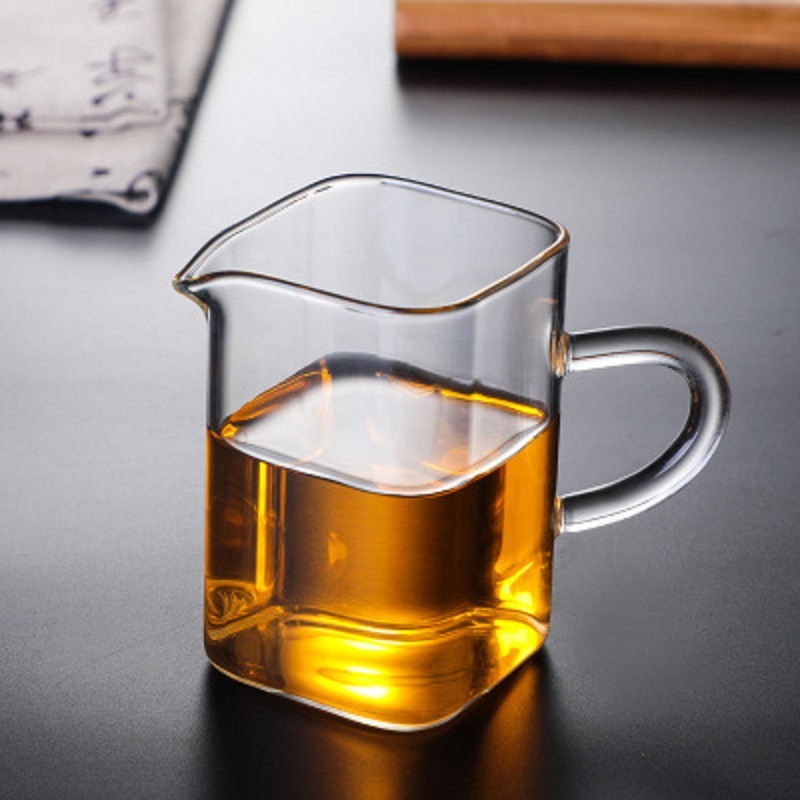 Fábrica al por mayor de filtro de media luna cuadrada taza de té dispensador de té de vidrio borosilicato leche desayuno taza de jugo