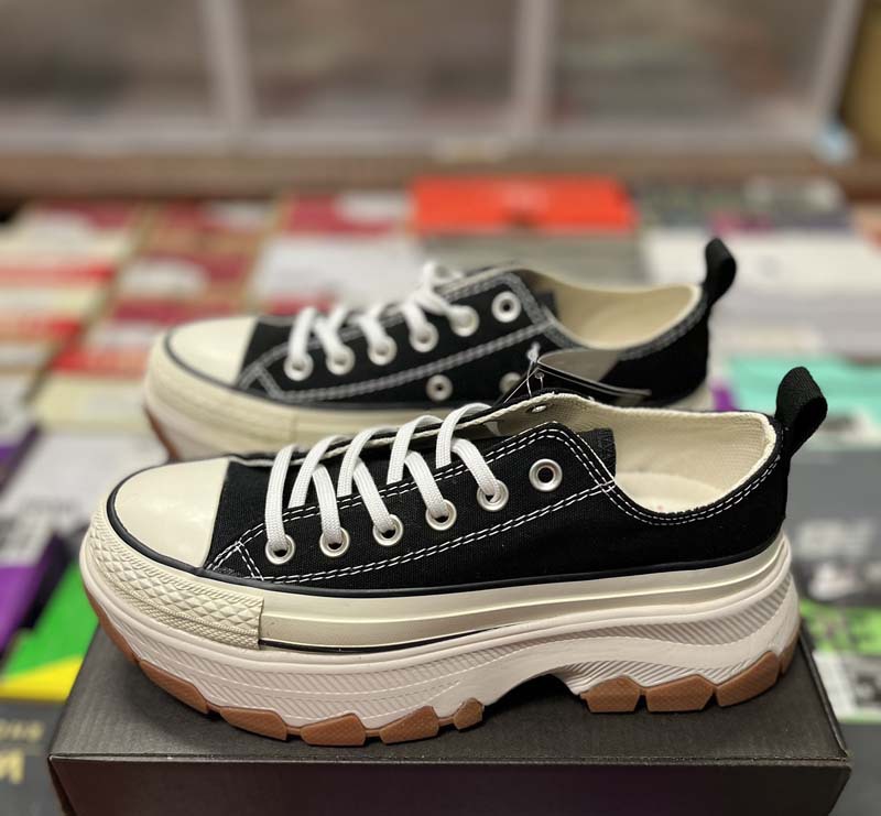 New 2025 New Black Low-Top Thick-Soled Height-Increasing Non-Slip Wear-Resistant Canvas Casual Shoes Couple Versatile_vogvips.com