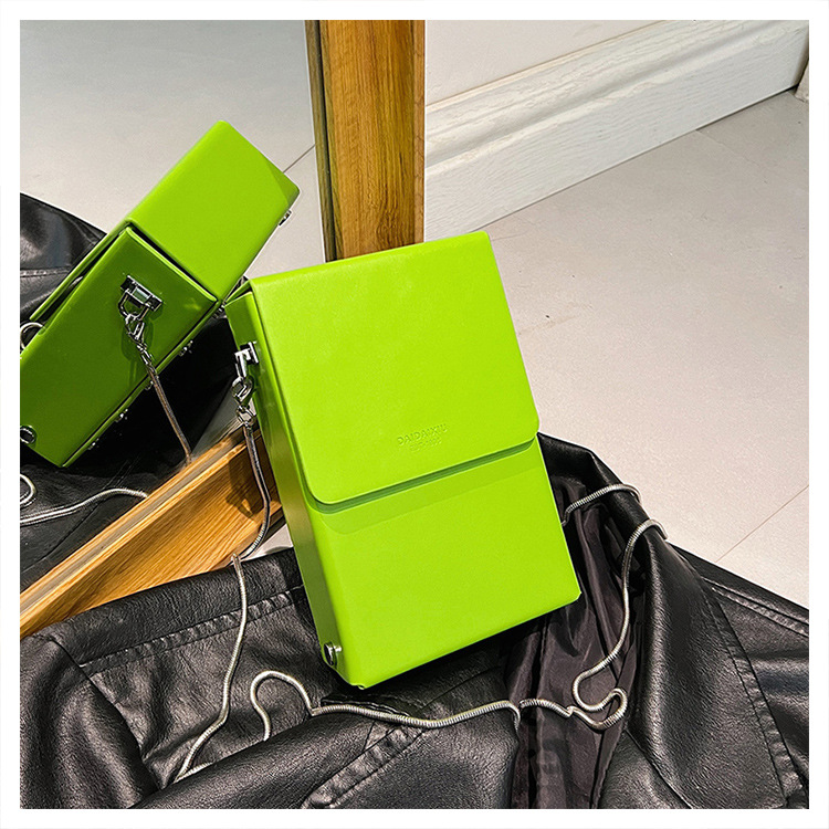 2024 neues Nischendesign für Damenhandtaschen, Zigarettenschachtel-Crossbody-Mini-Mund-rote Handytaschen, Kettentaschen_voghion.com