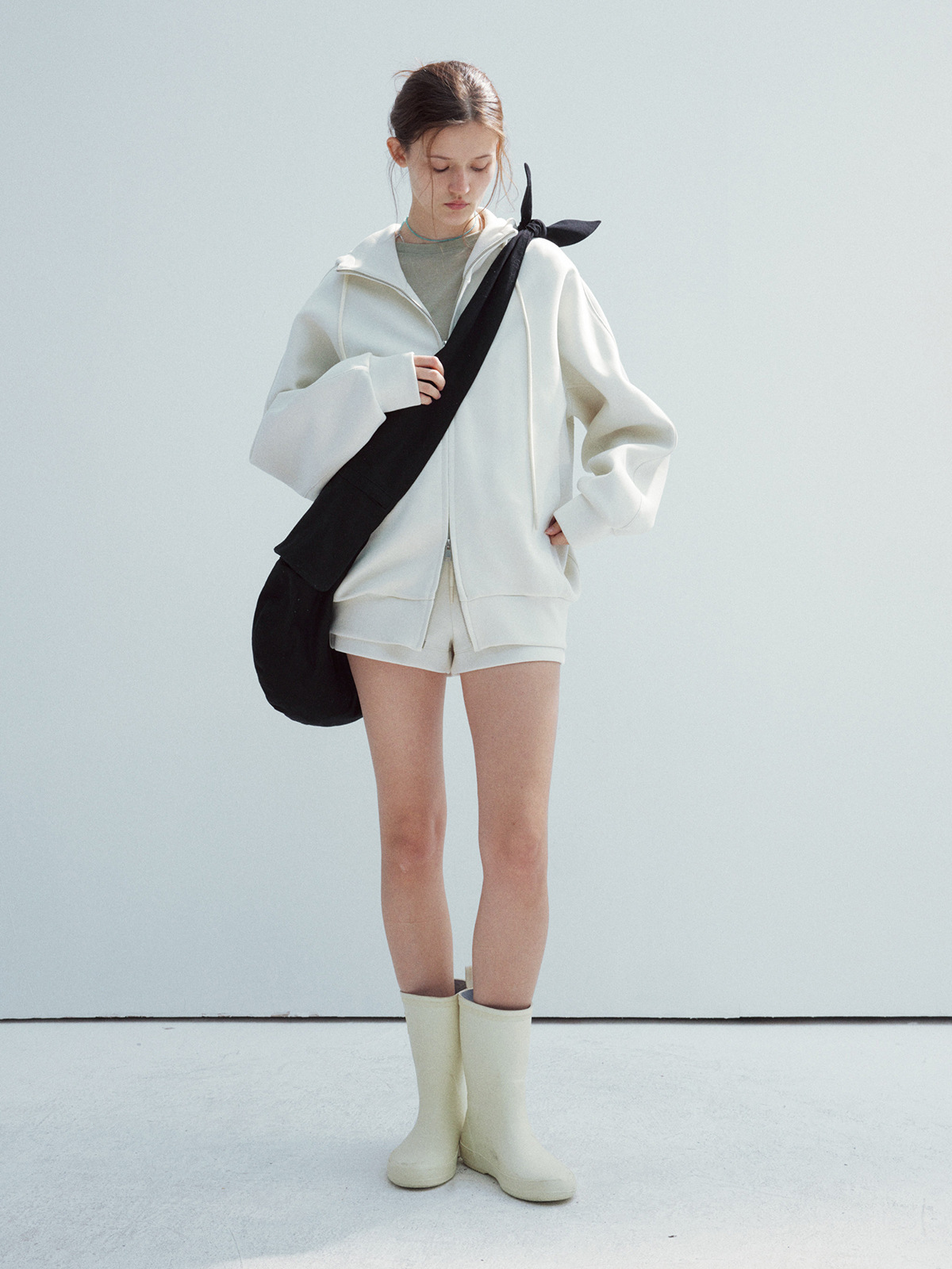 【ダイヘ】春の新作カジュアルフード付きダブルジッパーシンプルエアクラウドスウェットジャケット女性用H8050