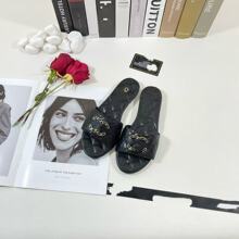 �羳С���L����ЬŮ�⴩�¿��ɫ朗l�ٴ�r�����ƽ�כ���һ����