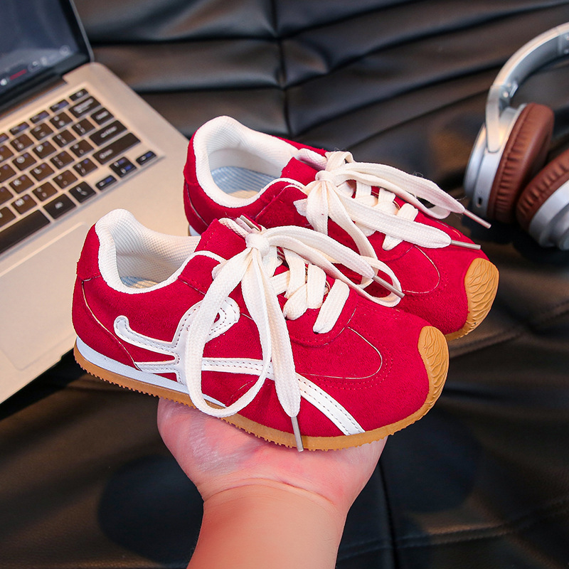 2025 primavera y otoño nuevos zapatos deportivos para niños de moda zapatos para correr retro para niños grandes y medianos