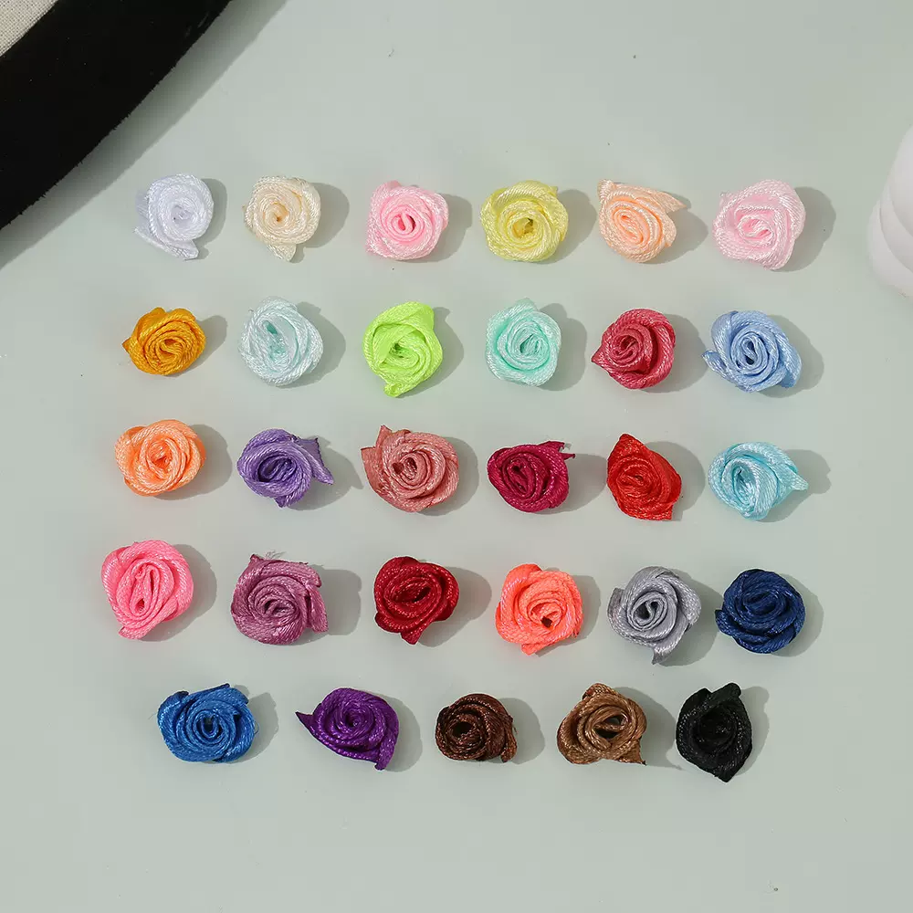 厂家批发1cm手工缎带花朵头饰diy装饰配件连衣裙毛绒大衣服装辅料