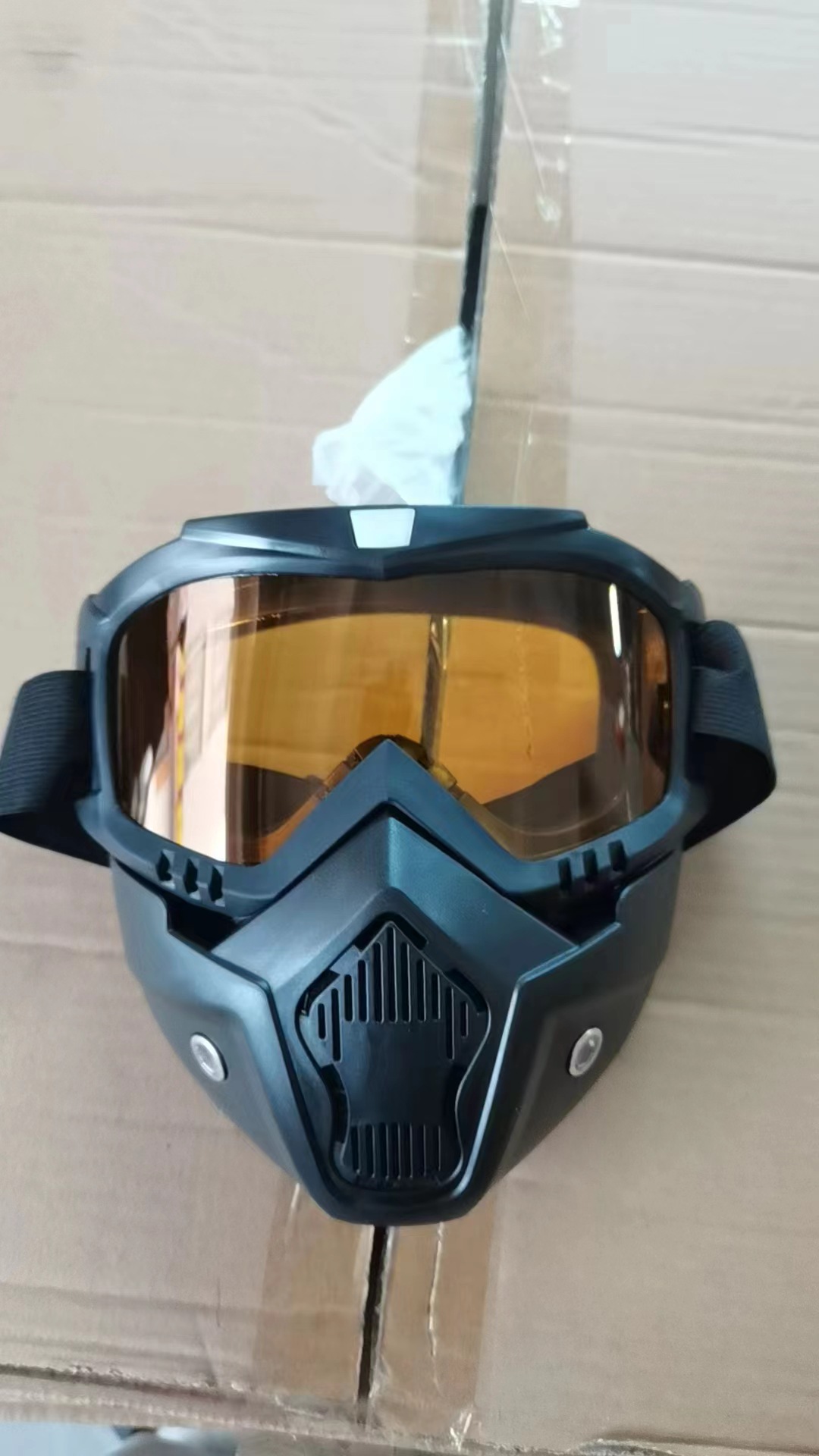 ломтики апельсина в черной рамке