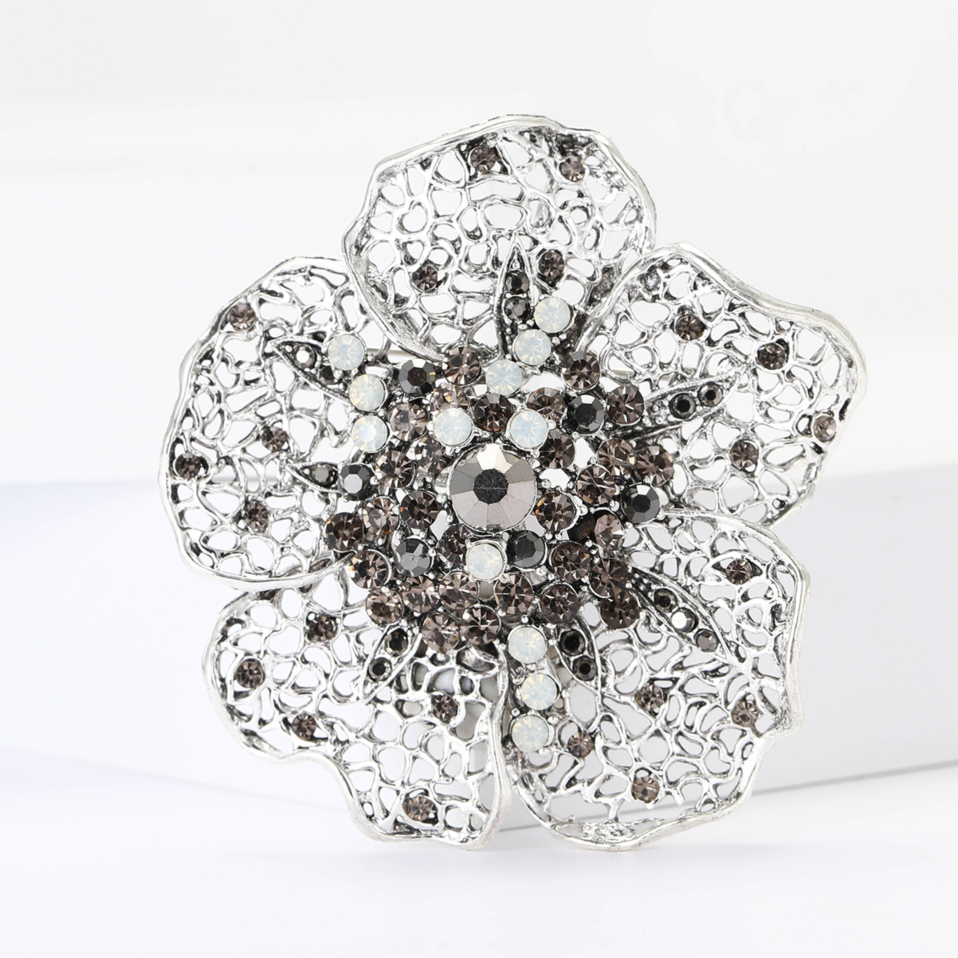 Flower Pattern Retro Pin Flower Alloy Inlay Rhinestones Women's Brooches