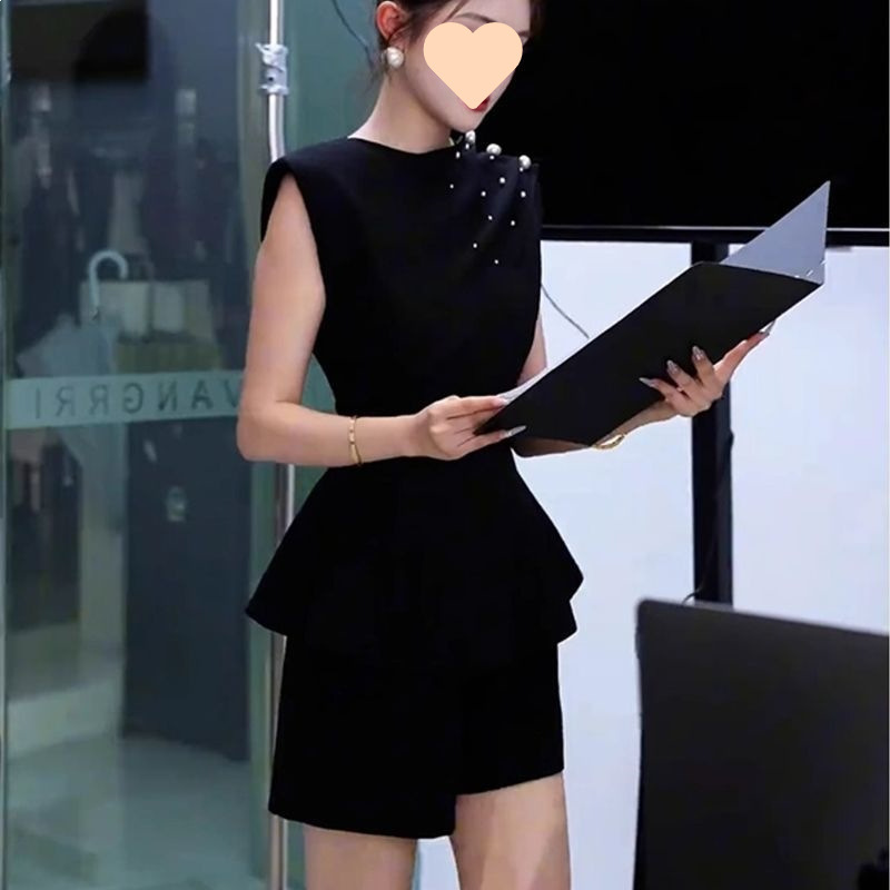 A Very Stylish Summer Outfit, a Complete Set of Elegant and Luxurious Black Business Suits and Pants for Women for Formal Occasions