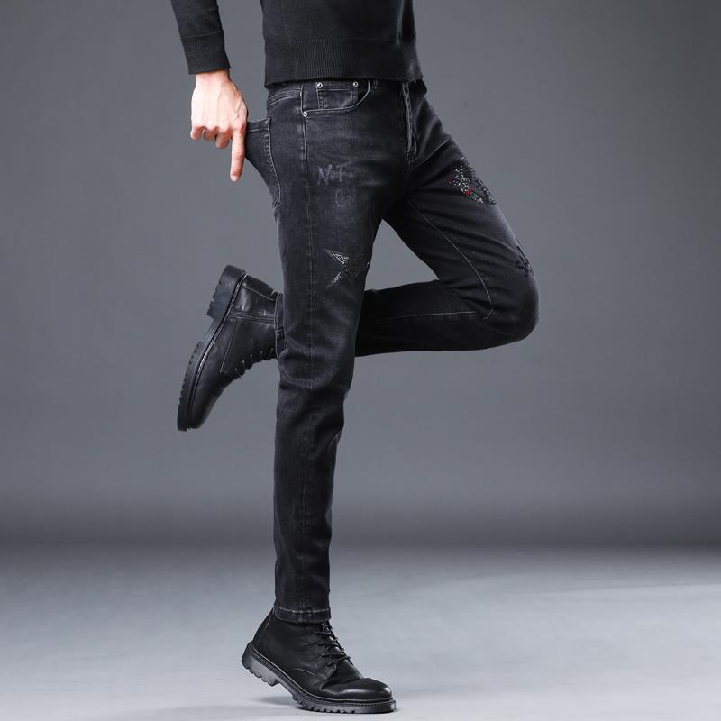 Jeans noirs pour hommes, marque de mode brodée, nouveaux pantalons à pieds slim, pantalons décontractés Joker pour hommes, 2022_voghion.com