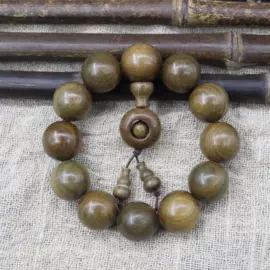 木质工艺品;美发梳;经络保健器材