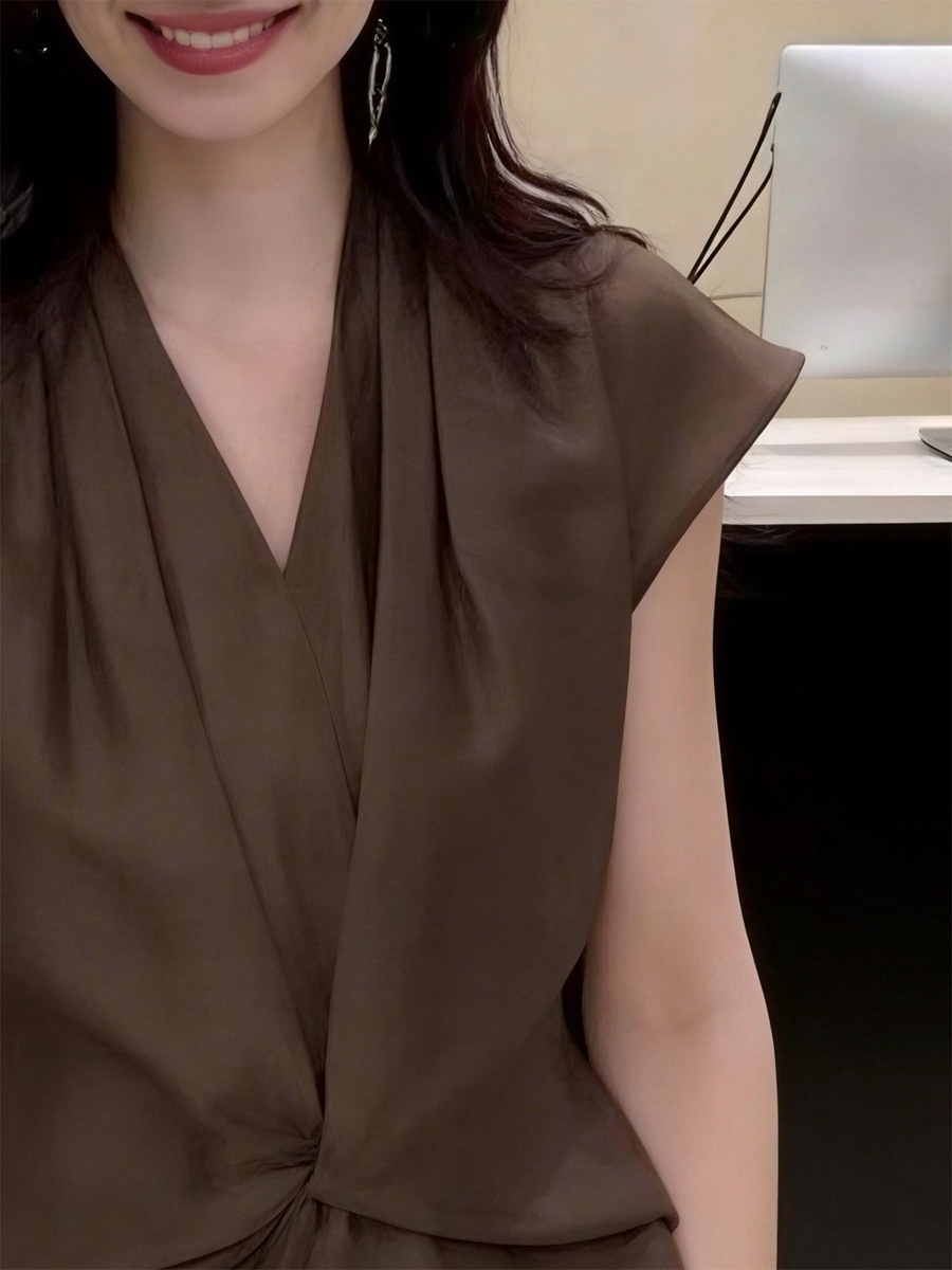 Áo cổ chữ V chất liệu chiffon thắt eo tay ngắn mùa hè — nâu sẫm
