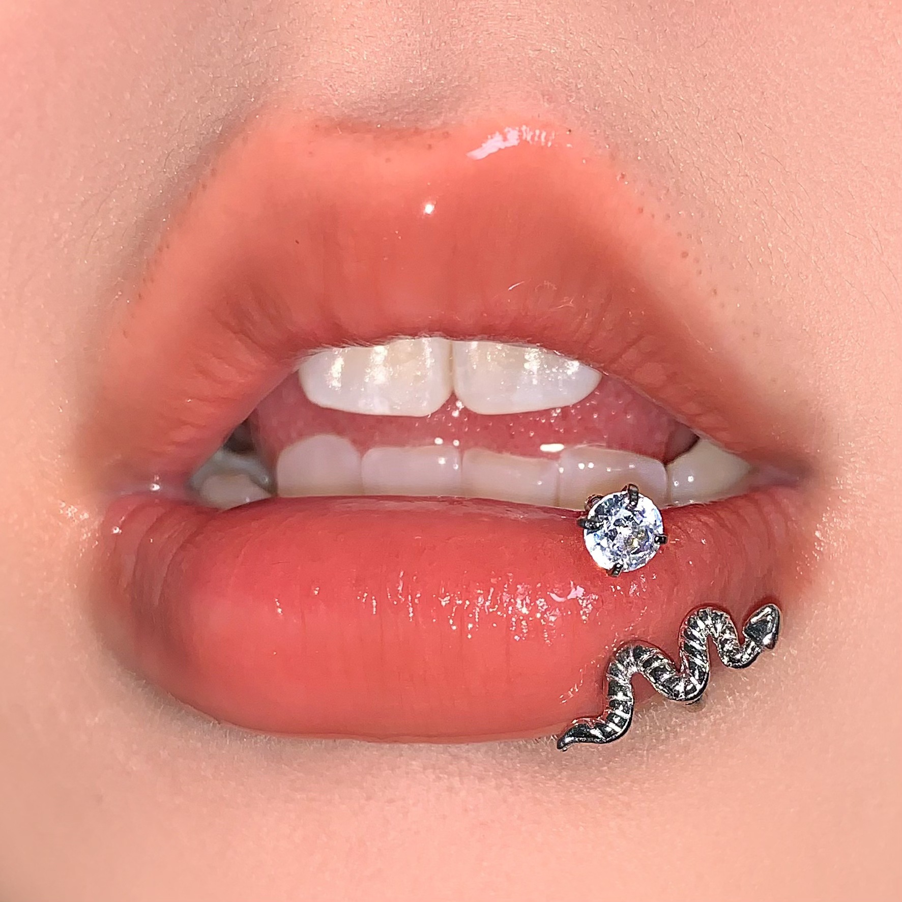 Pointed titanium steel lip stud product view