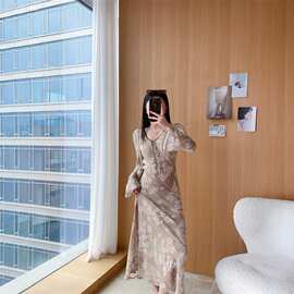 晓夏 柜台单 高level剪裁体验~巨显瘦绿野仙踪印花长袖斜裁连衣裙