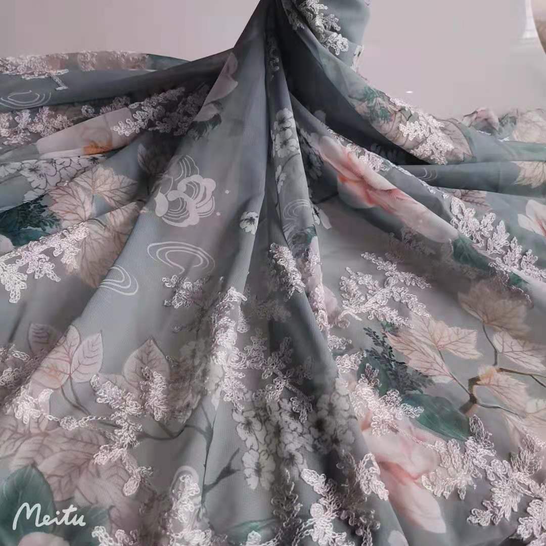 新品现货~柔软垂感好雪纺大花位茶花印花加大树枝刺绣 复古风面料