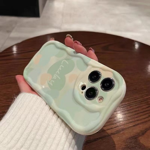 Apply the Full-Screen Lucky Heart design to Apple iPhone 14 Pro, 15 Pro Max, 13, 12, and 11/XS phone cases for a cute and youthful look.