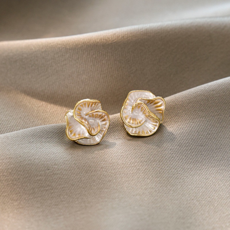 Pendientes de Borla de Lujo Ligero y Alta Gama para Mujer, Clips para Orejas sin Perforación, Pendientes Asimétricos de Perlas para Otoño e Invierno.