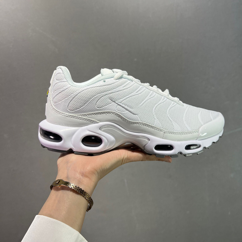 Pure original Air Max Plus air cushion mesh breathable shock-absorbing retro low-top unisex pure white sports sneakers for jogging Pure original Air Max Plus air cushion mesh breathable shock-absorbing retro low-top unisex pure white sports sneakers for jogging