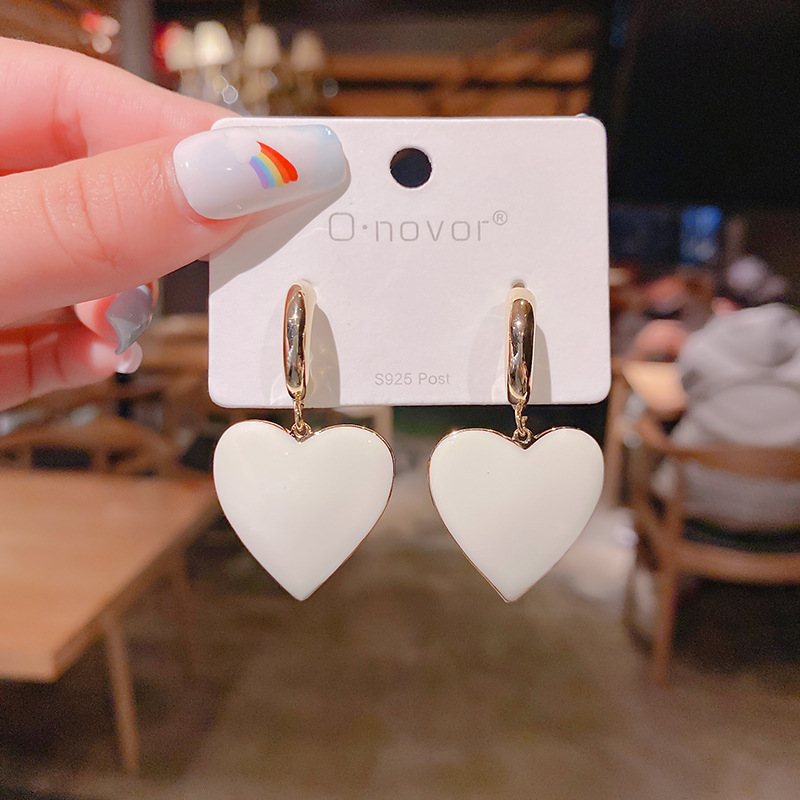 White Heart Earrings Temperament Exaggerated Atmosphere High-end Ear Jewelry display picture 4