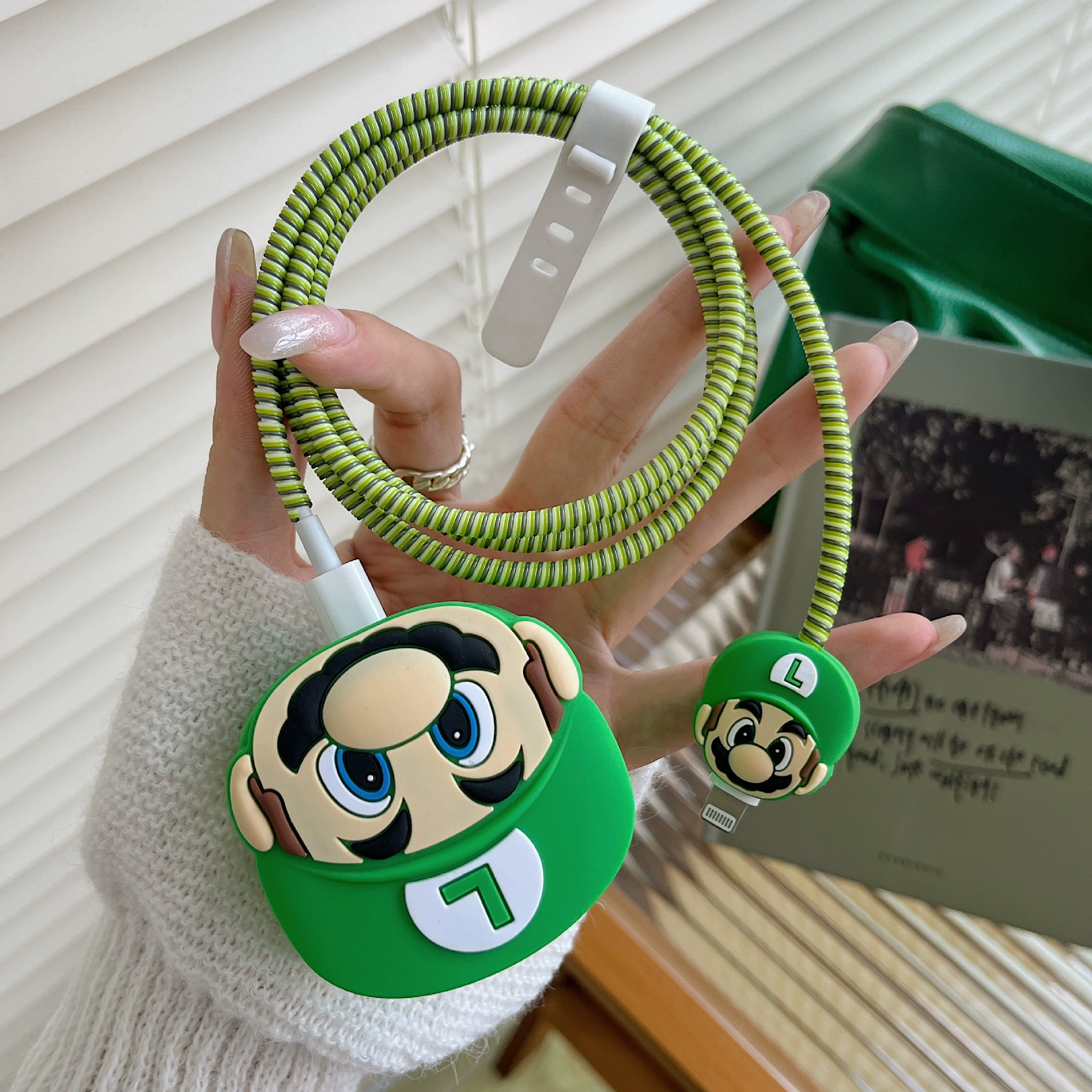 Зеленый электрический защитный чехол для старика подходит для трехконтактного защитного чехла для зарядной головки Apple британского стандарта мощностью 25 Вт для предотвращения разрыва линий.