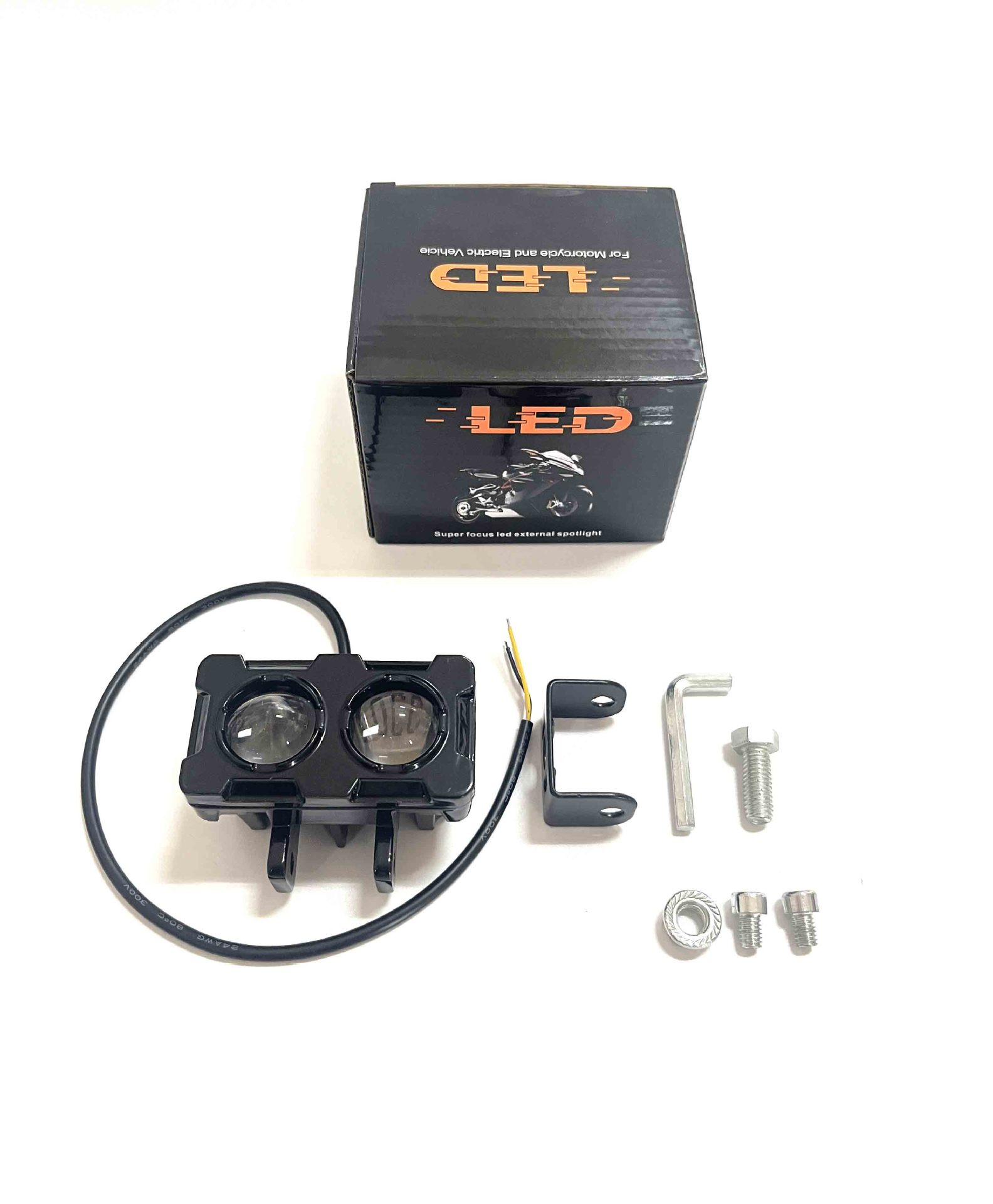 Minion-foco de ojos para coche eléctrico, luz LED superbrillante, lente para motocicleta, faro, batería, foco superbrillante para coche