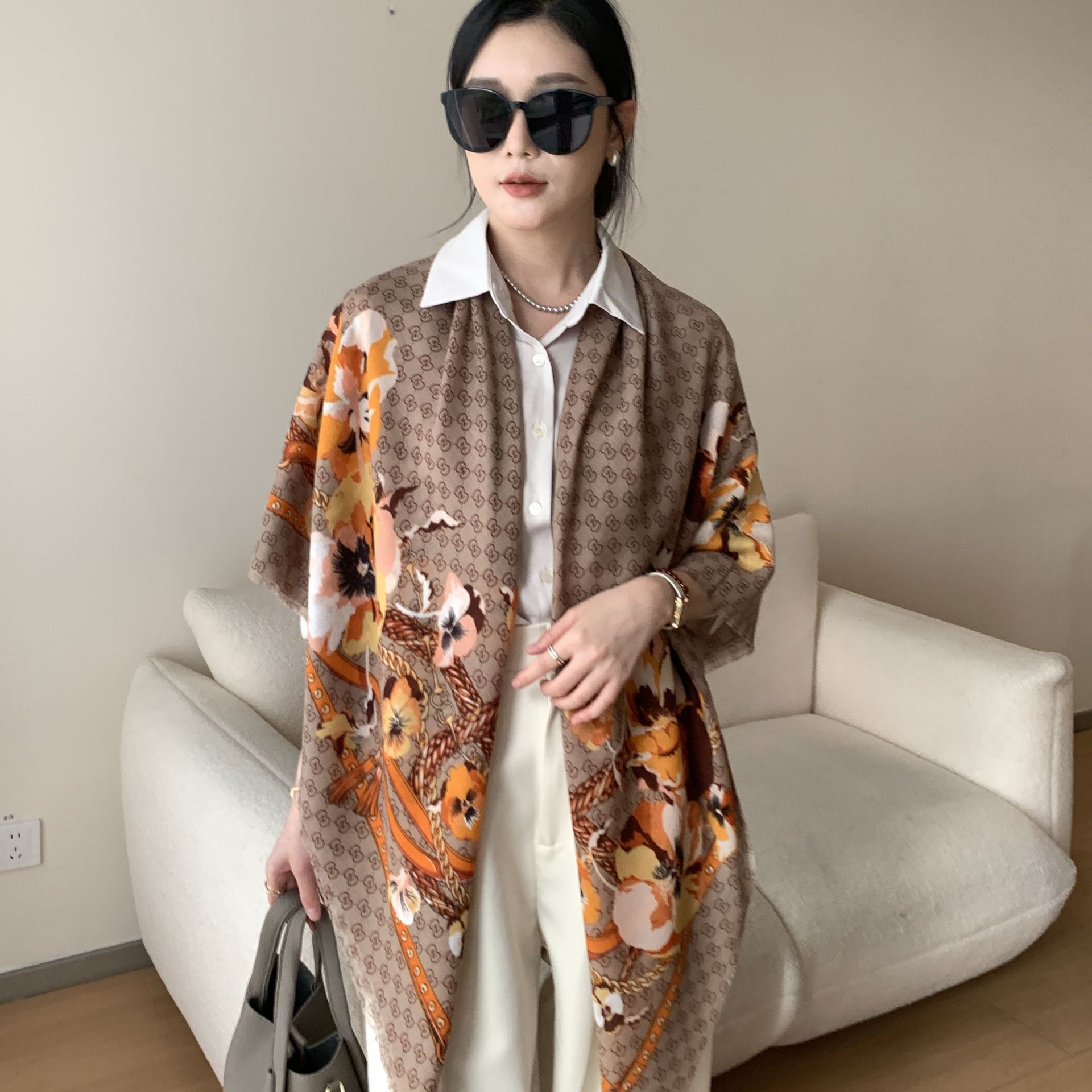 Otoño delgado temperamento de moda floral hoja floral algodón sensación toallas cuadradas coreanas con un chal para mujeres