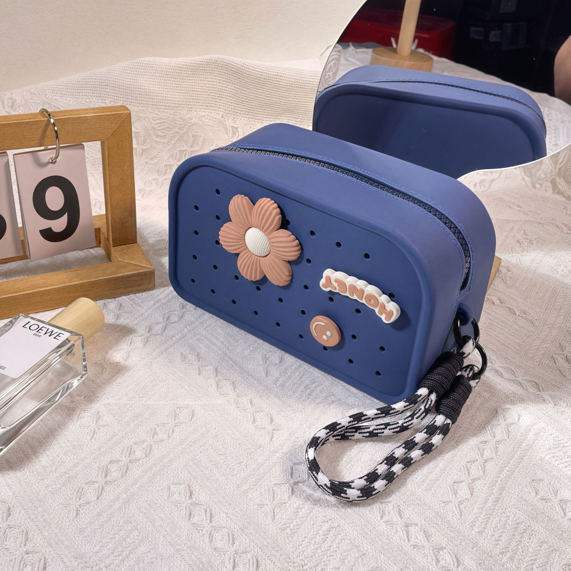 Nueva bolsa de silicona agujero portátil bolsa de silicona agujero adorable INS versión de agujero agujero bolsa de silicona DIY pieza bolsa de silicona