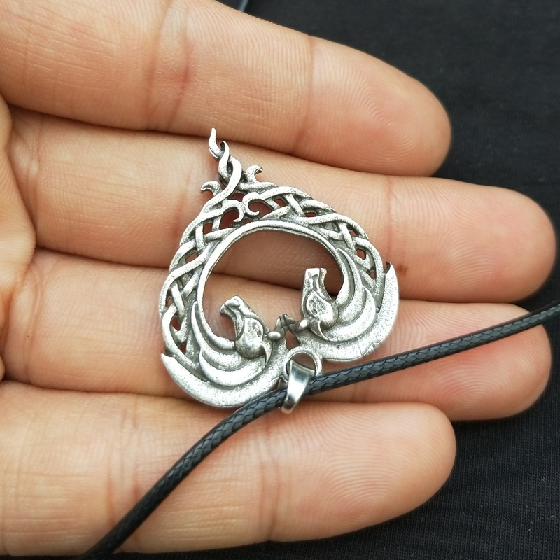 Primitivt keltiskt halsband Dubbelhästälskare Hjärtformat dubbelhästhänge konst Hästhalsband Hjärtformat_voghion.com