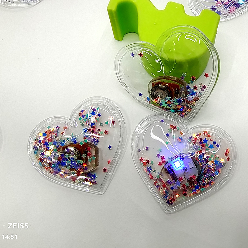 幻彩带灯爱心亮片标