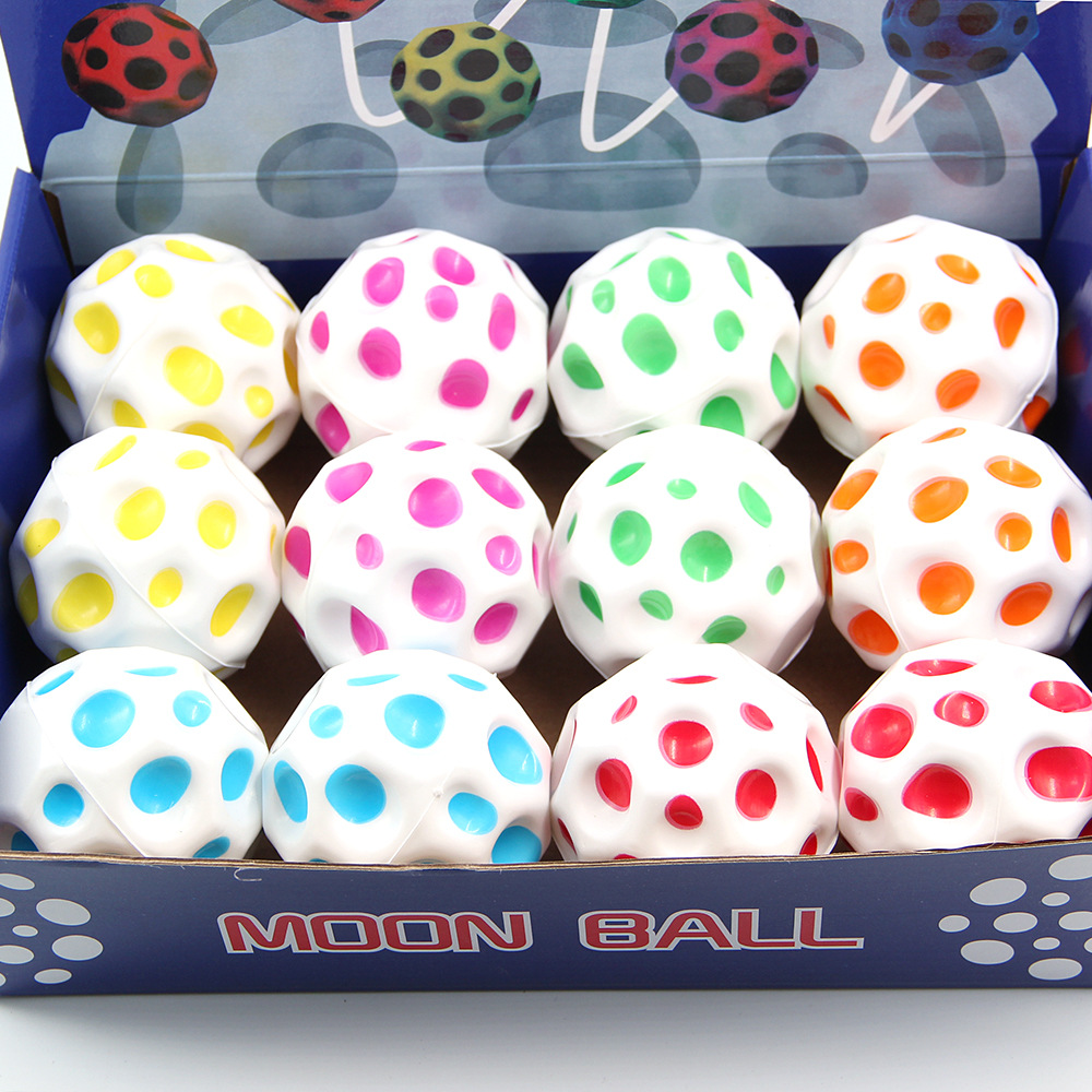 7CM de alta bala bola de piedra lunar fondo blanco