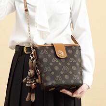 妈妈款小包包送母亲礼物高级感水桶手机包轻便时尚中年女士斜挎包