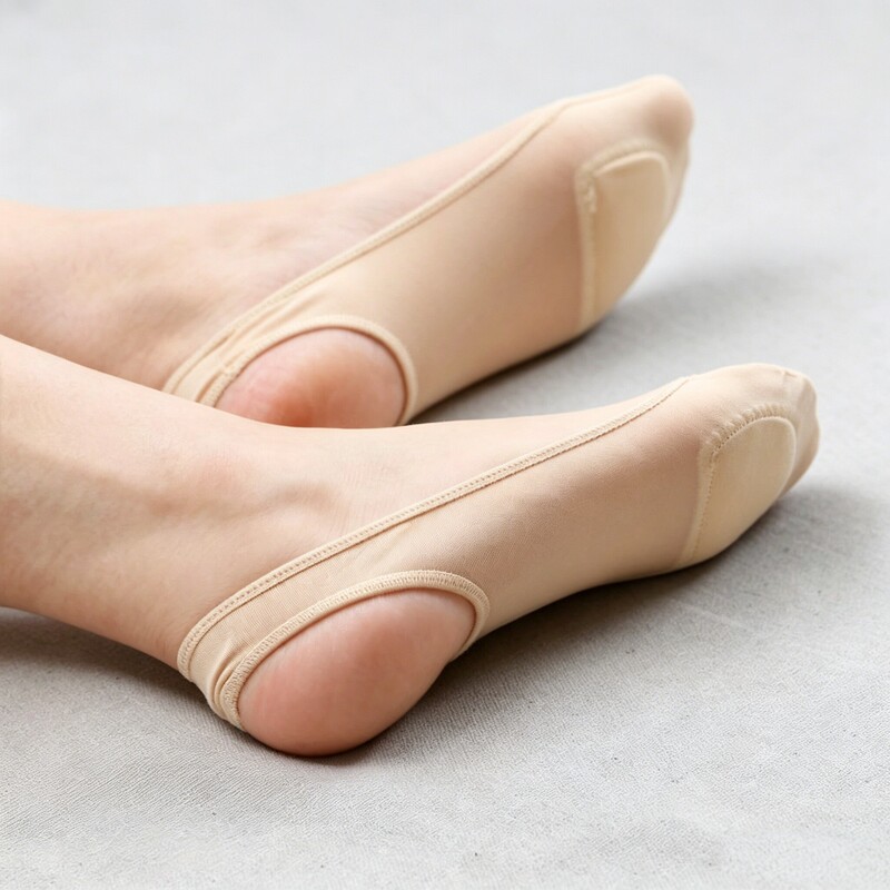 Invisible Socks to Relieve Pressure on the Soles of the Feet Invisible Socks to Relieve Pressure on the Soles of the Feet