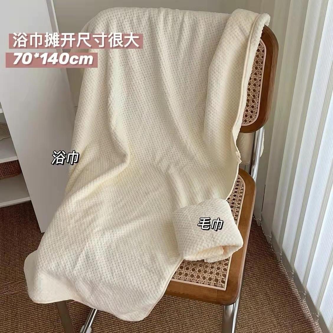 Toallas de coral de peluche de tres piezas, toallas de baño gruesas, sombrero de cabello seco para el baño suave y cómodo, secado rápido, no pierde pelo al por mayor