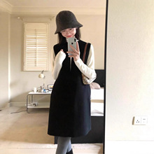 冬日曼哈顿系列 2025秋冬新品 毛呢质感 极简V领羊毛背心连衣裙