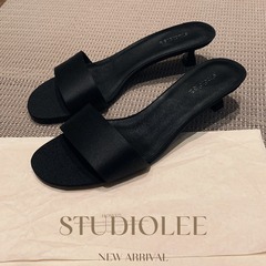 在庫あり、数秒で発送!グレープママと同じスタイルのT*ロースタイルのミニマリスト気質、多用途のシルクのエレガントな女性用キトゥンヒールスリッパ