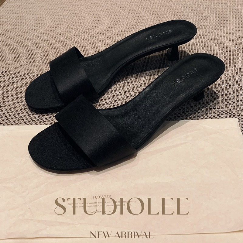 In Stock and Shipped Instantly! Grape Mom's Same Style, Minimalist and Versatile Silk Slip-On Slippers with Kitten Heels for Women In Stock and Shipped Instantly! Grape Mom's Same Style, Minimalist and Versatile Silk Slip-On Slippers with Kitten Heels for Women
