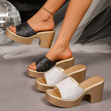 �羳��a�߸���ЬŮ2026�¿��ļ����Q�W��һ�ִָ���Ƭ����Ь���l