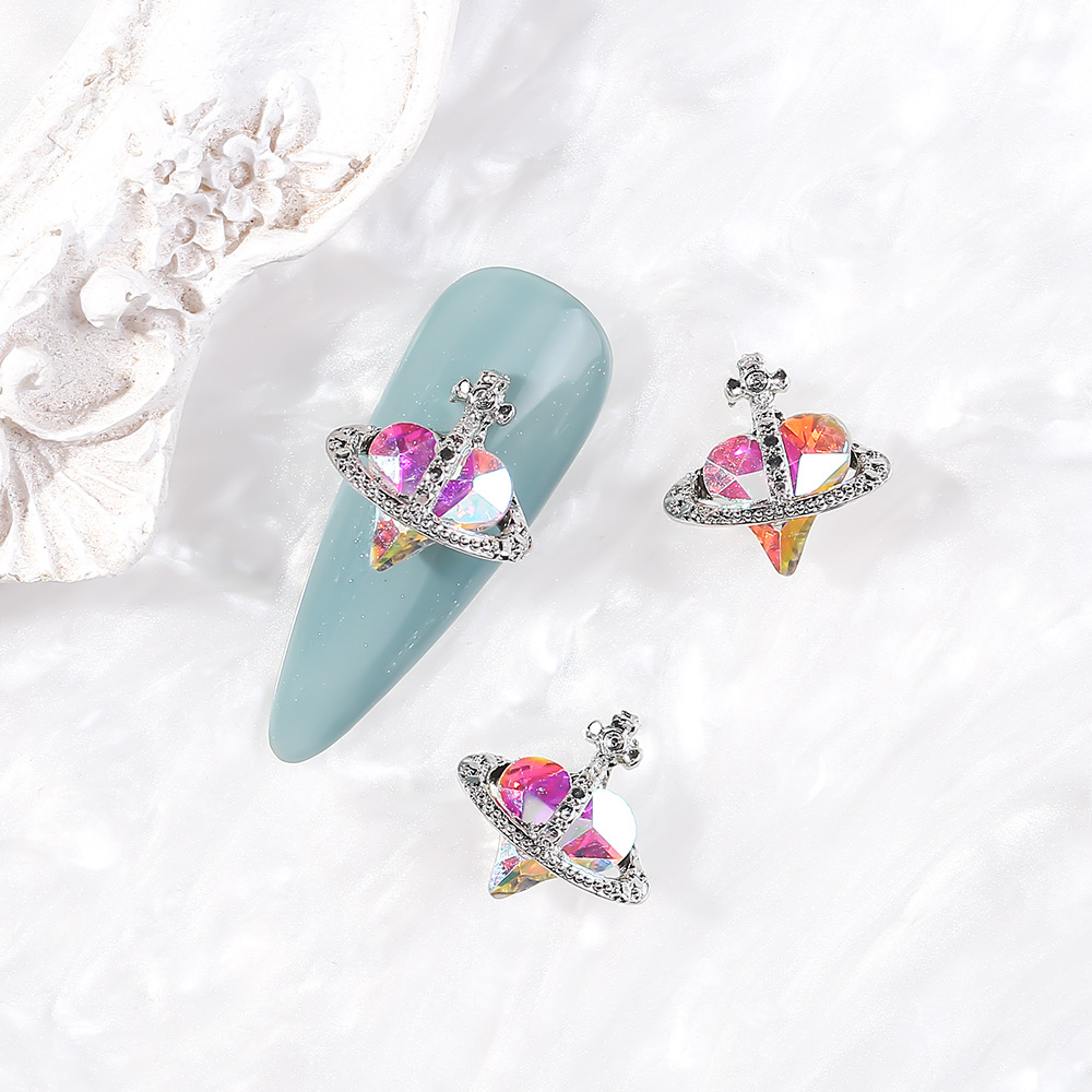 En línea celebridad reina madre uñas aleación joyería torcida melocotón corazón diamante retro estilo oscuro plata uñas accesorios de diamantes decorativos