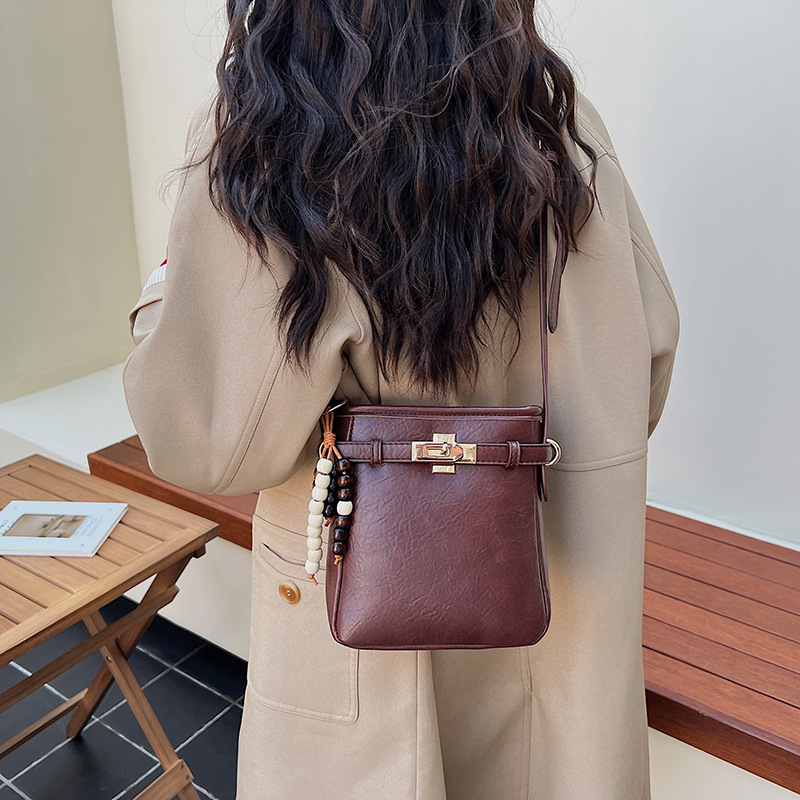 Transfronterizos de alto nivel bolso de mano para mujeres otoño y invierno 2025 nuevo estilo retro de moda mochila mochila casual