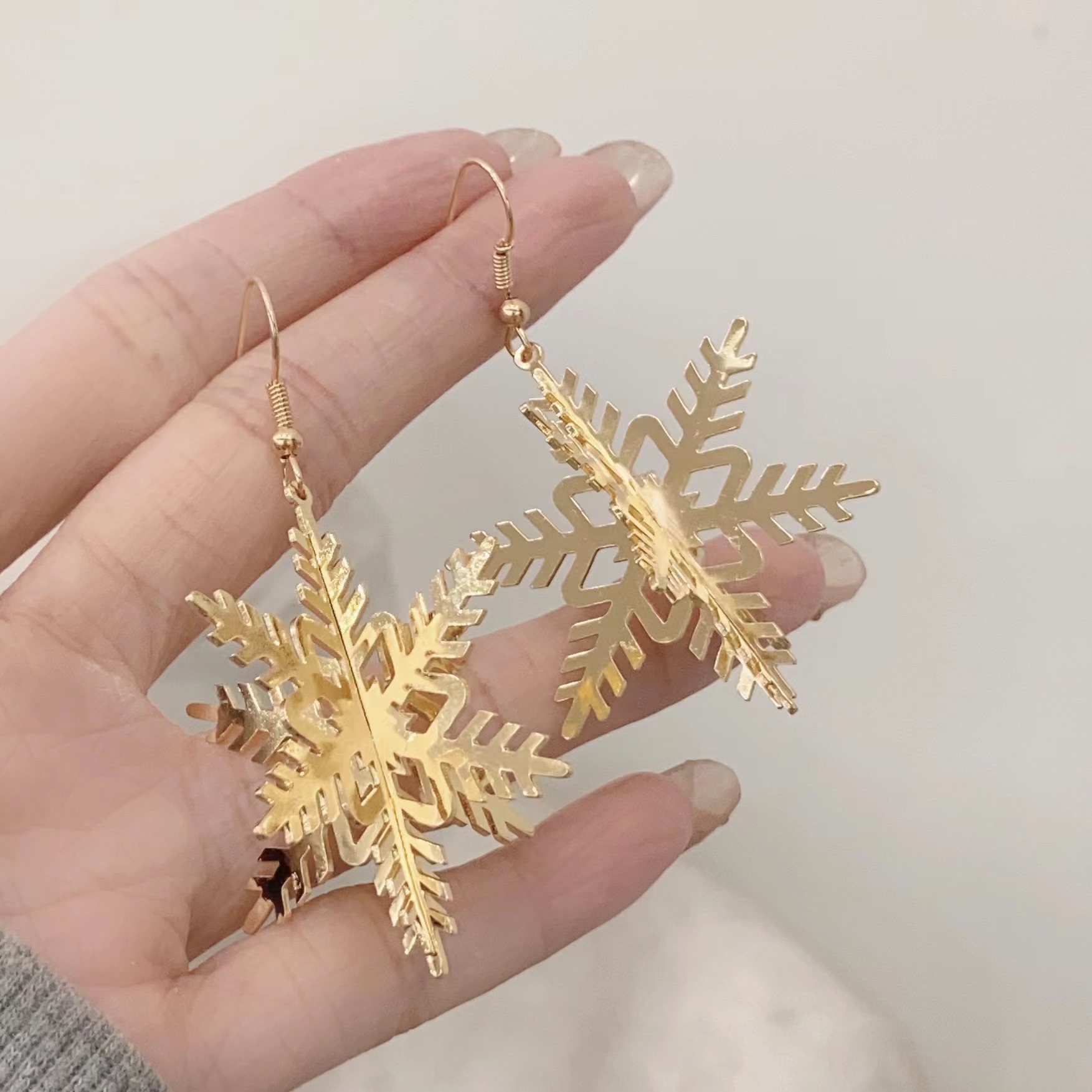 Metal Material Christmas Festival Fashion Snowflake Metal Plating Women's Drop Earrings 1 Pair